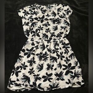 Banana Republic Juniors Small Monochrome Floral Dress